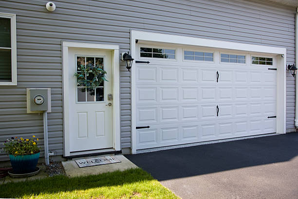 24/7 Emergency Garage Door Panel Replacement experts in Moreland, ID